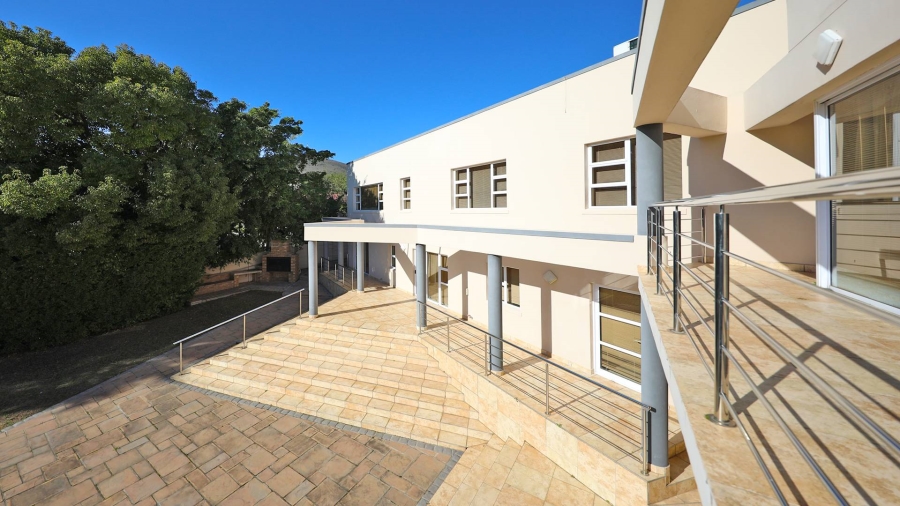 5 Bedroom Property for Sale in Plattekloof Western Cape